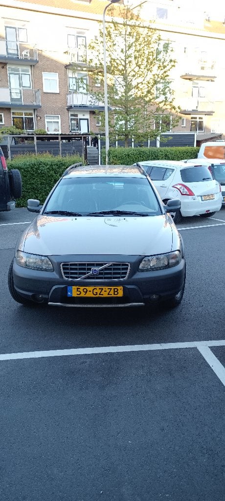 Volvo V70 2.4 T XC 4WD 2001 Beige, Auto's, Volvo, 1800 kg, Beige, Vierwielaandrijving, Particulier