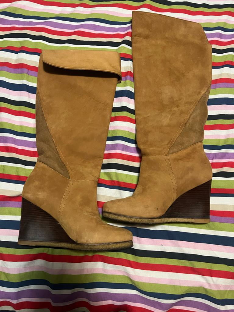 Uggs laarzen suède leer mokka kleur maat 37, Hoge laarzen, Bruin, Ophalen of Verzenden, Zo goed als nieuw