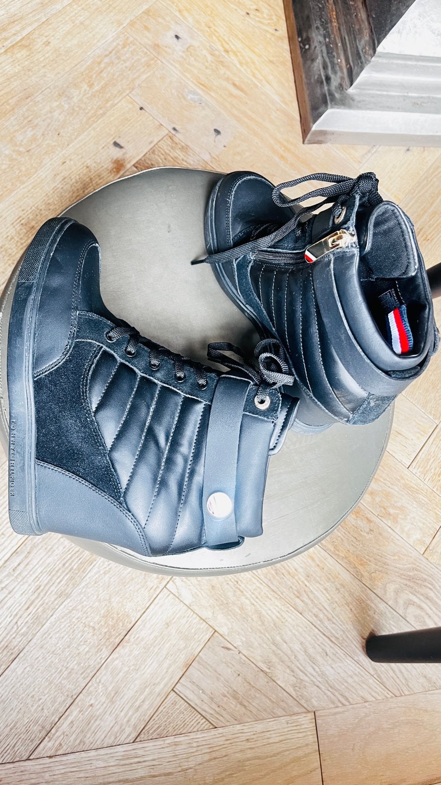Zwarte Tommy Hilfiger Sleehak Sneakers maat 40, Kinderen en Baby's, Ophalen of Verzenden, Zo goed als nieuw, Schoenen