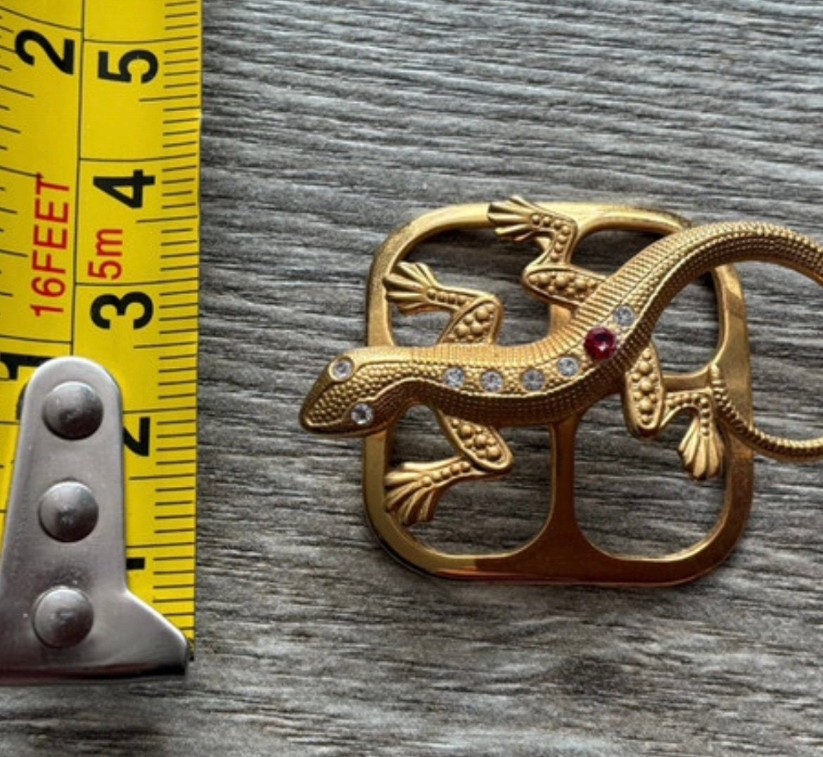 Goudkleurige Hagedis Sjaalspeld, Overige materialen, 4 tot 7 cm, Ophalen of Verzenden, Zo goed als nieuw