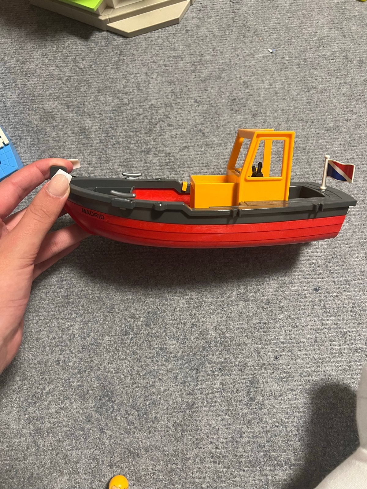 Foto 5 van Grote partij Playmobil: Hotel, Ziekenhuis, Zwembad, Camper