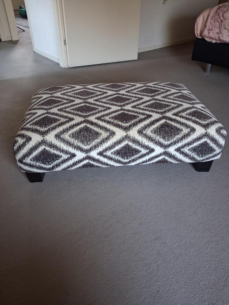 Mooie nieuwe poef 95 bij 60, Ophalen of Verzenden, Nieuw, Eenpersoons, 90 cm