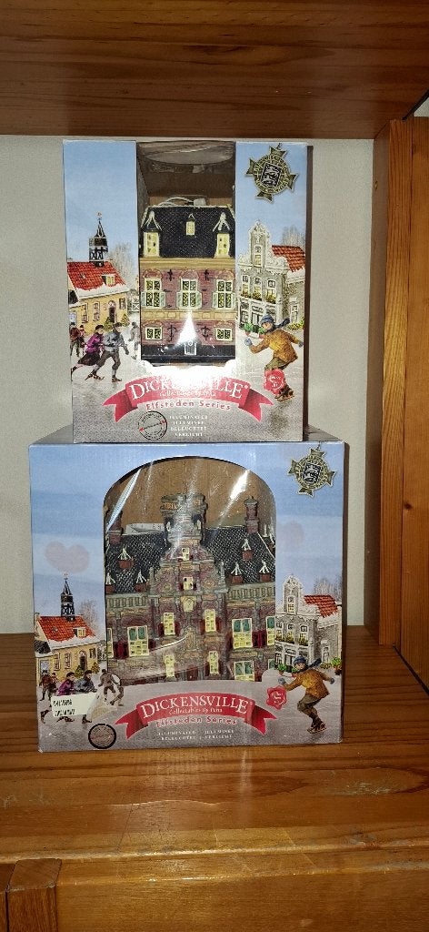 Dickensville Elfstedenserie Stadhuis Bolsward en Waag Leeuwa, Ophalen of Verzenden, Zo goed als nieuw