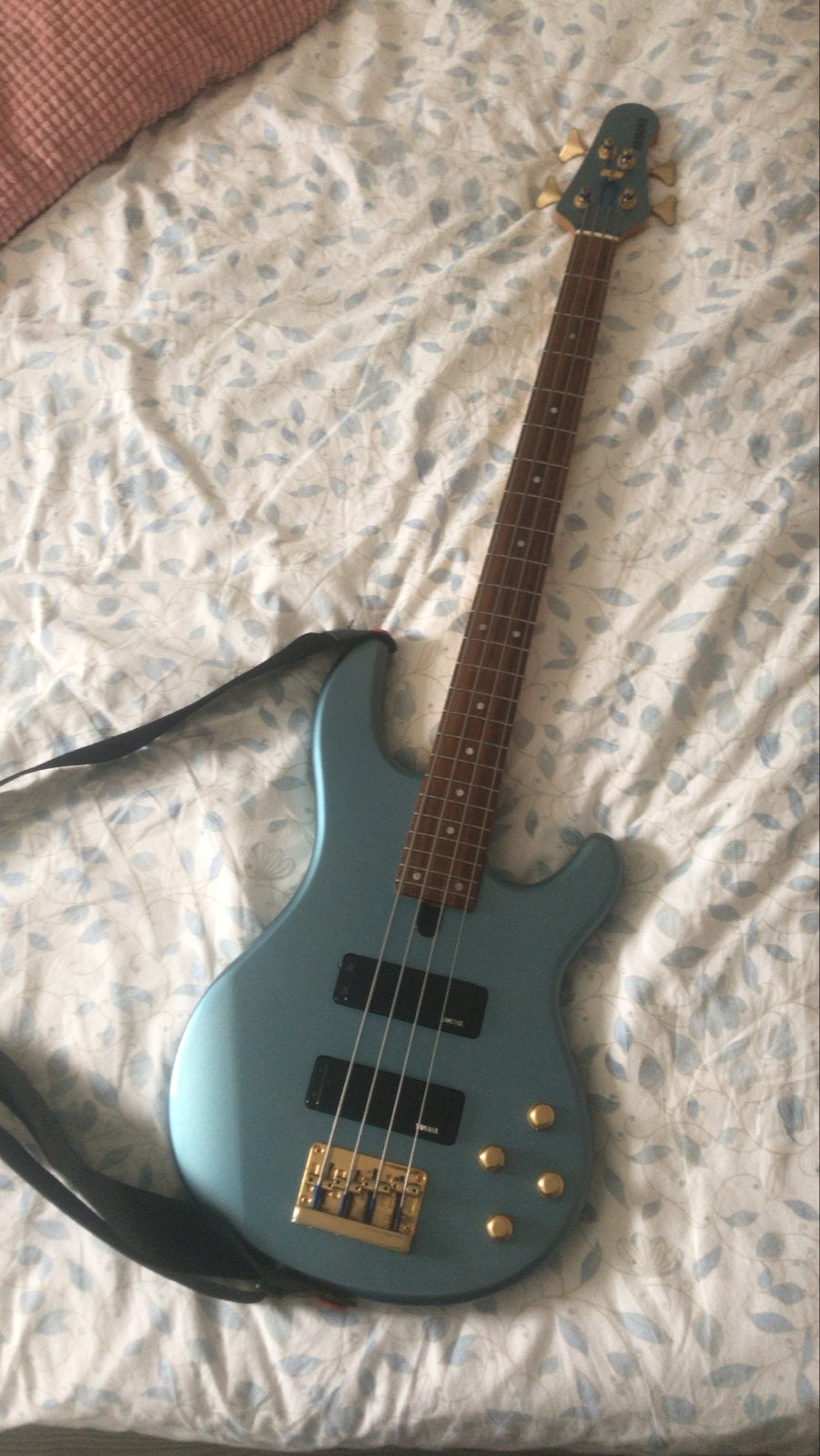 Yamaha BBG4S II - Elektrische basgitaar incl. tas en strap, Ophalen, Zo goed als nieuw, Elektrisch
