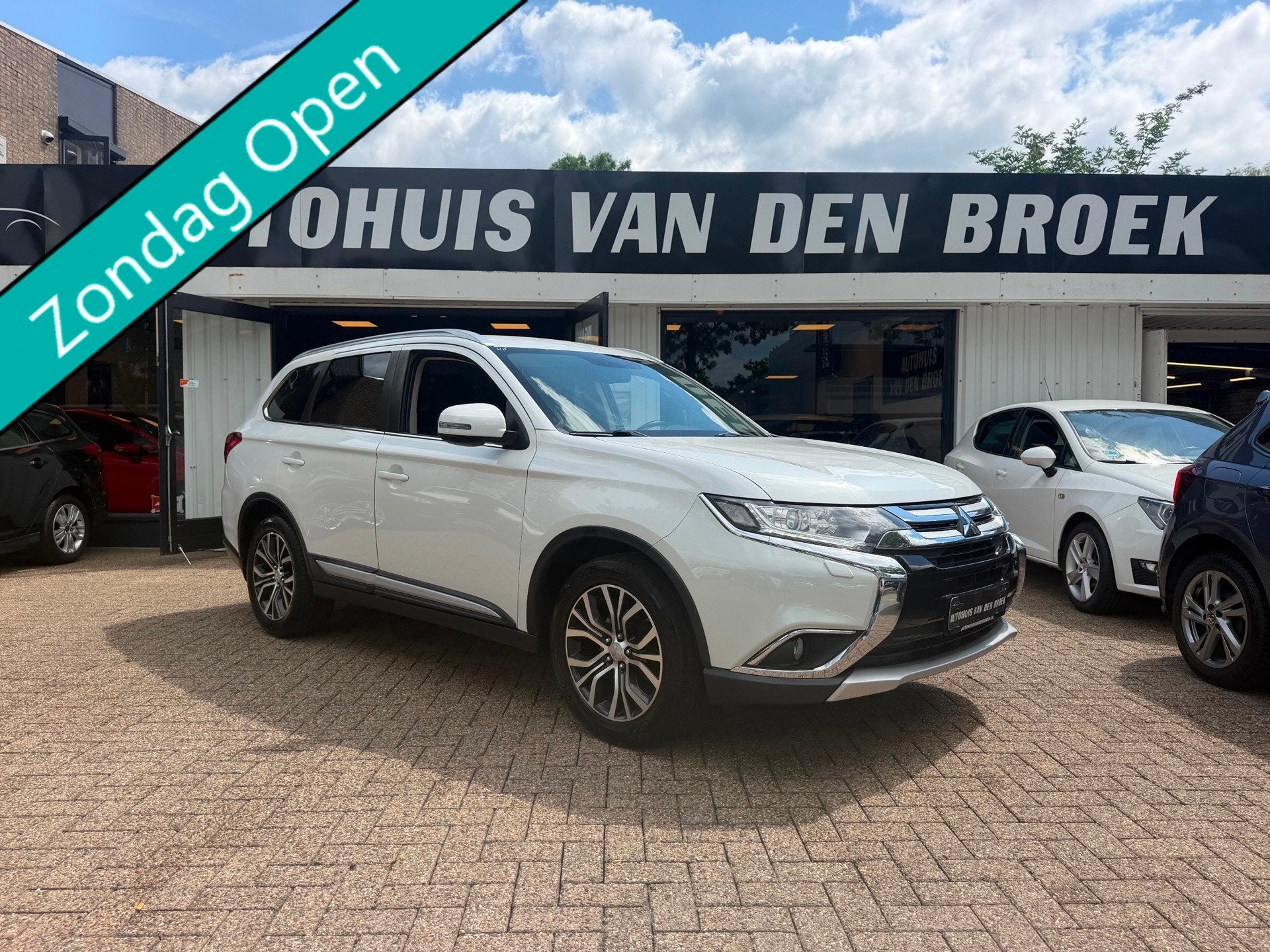 Mitsubishi Outlander 2.0 2WD Instyle|Navi|Cruise|Clima|Carpl, Auto's, Stof, Zwart, 4 cilinders, 150 pk