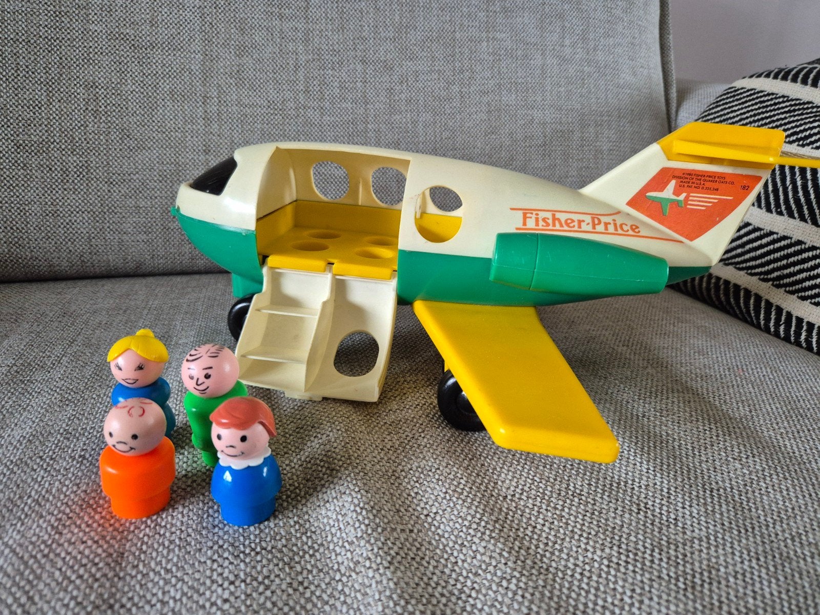 Fisher-Price vliegtuig jetliner met 4 poppetjes uit 1980, Ophalen of Verzenden, Zo goed als nieuw