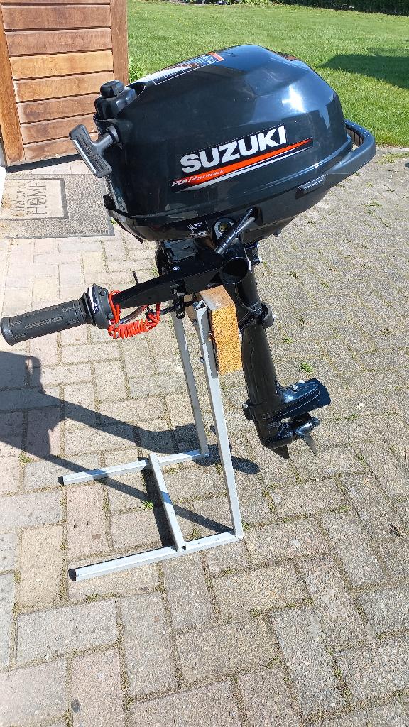 Suzuki DF2.5 buitenboordmotor ( 2,5 pk) 4 takt kortstaart, Ophalen, Zo goed als nieuw, Benzine, Minder dan 5 pk