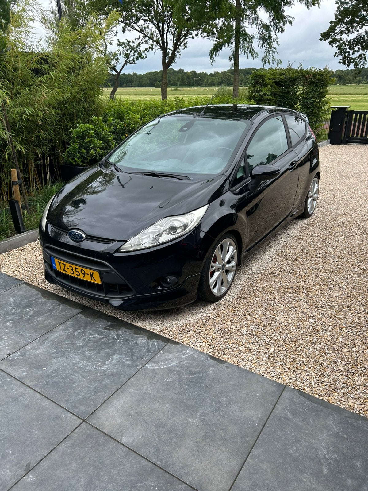Ford Fiesta 1.6 Metal 2012 | Sportief & compleet, Auto's, 1596 cc, 31 €/maand, 4 cilinders, Zwart