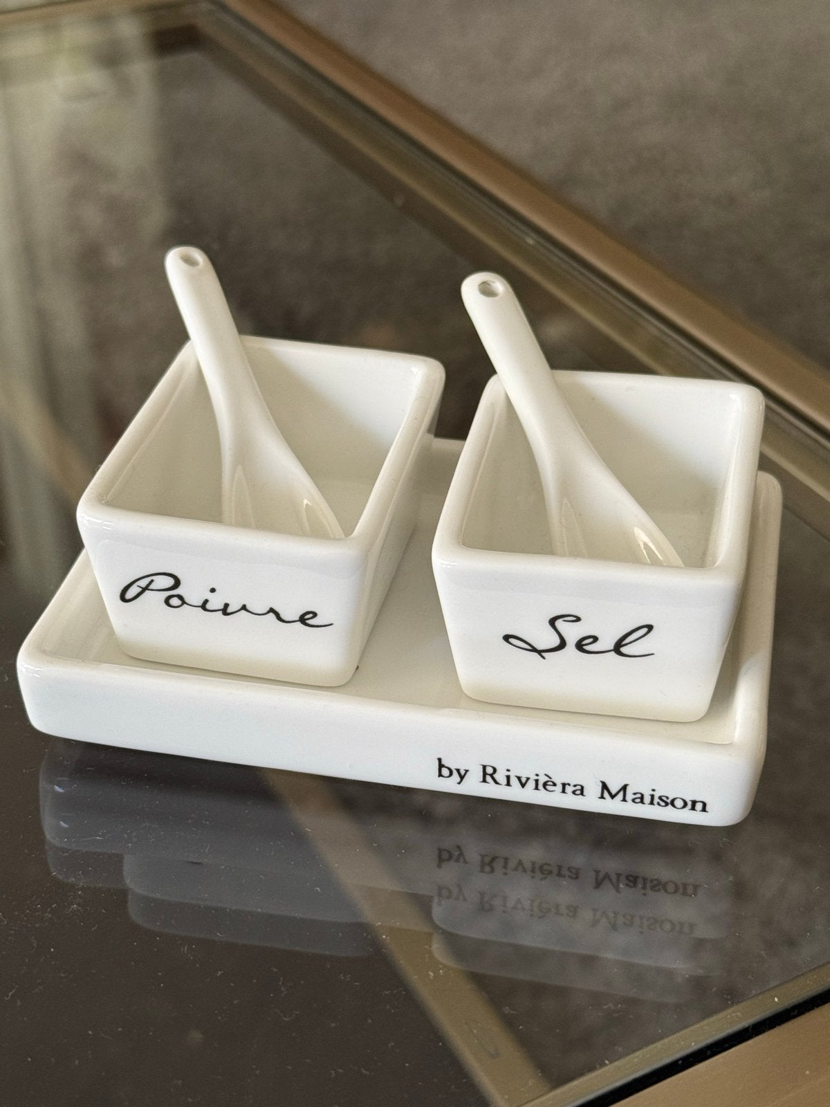 Rivièra Maison peper en zout stel met lepeltjes, Overige typen, Ophalen of Verzenden, Zo goed als nieuw, Steen/keramiek