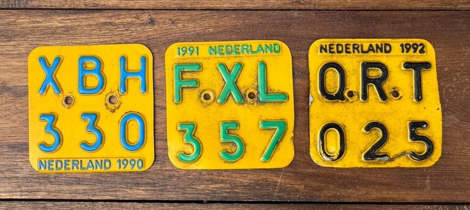 Vintage Bromfietsplaatjes Verzekeringsplaatjes 1990 ‘91 ‘92, Ophalen of Verzenden, Gebruikt
