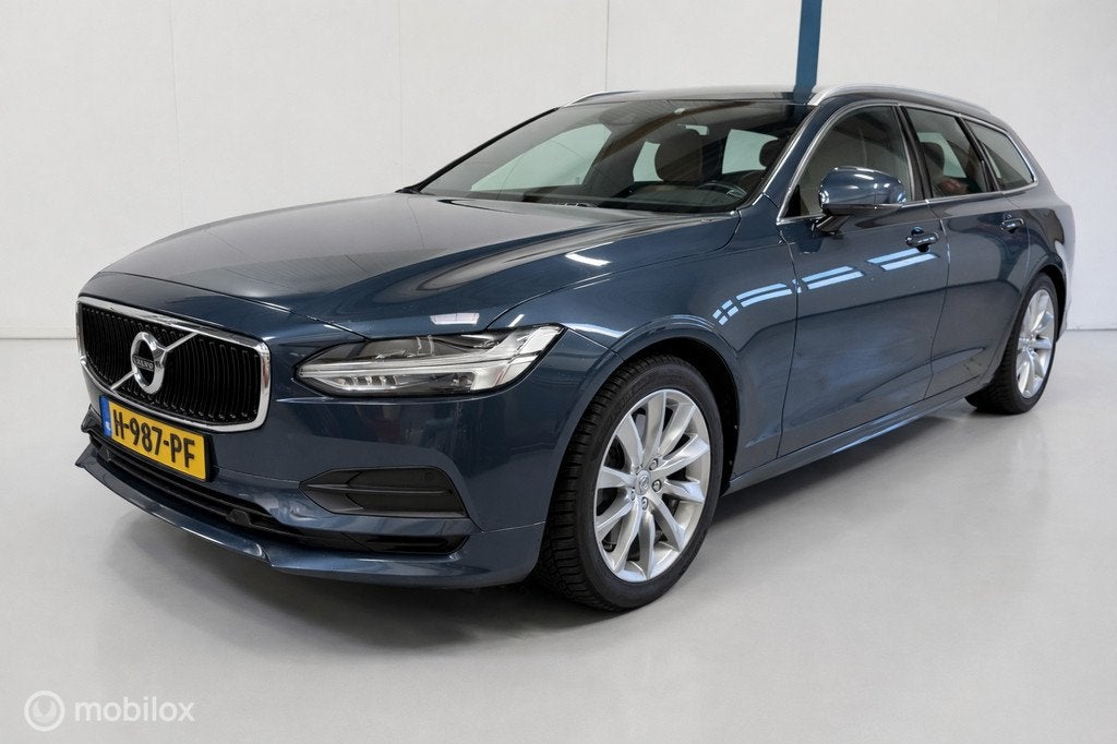 Volvo V90 2.0 T4 Momentum Pro LEER/CARPLAY/TREKHAAK, Euro 6, 1969 cc, Blauw, 1616 kg