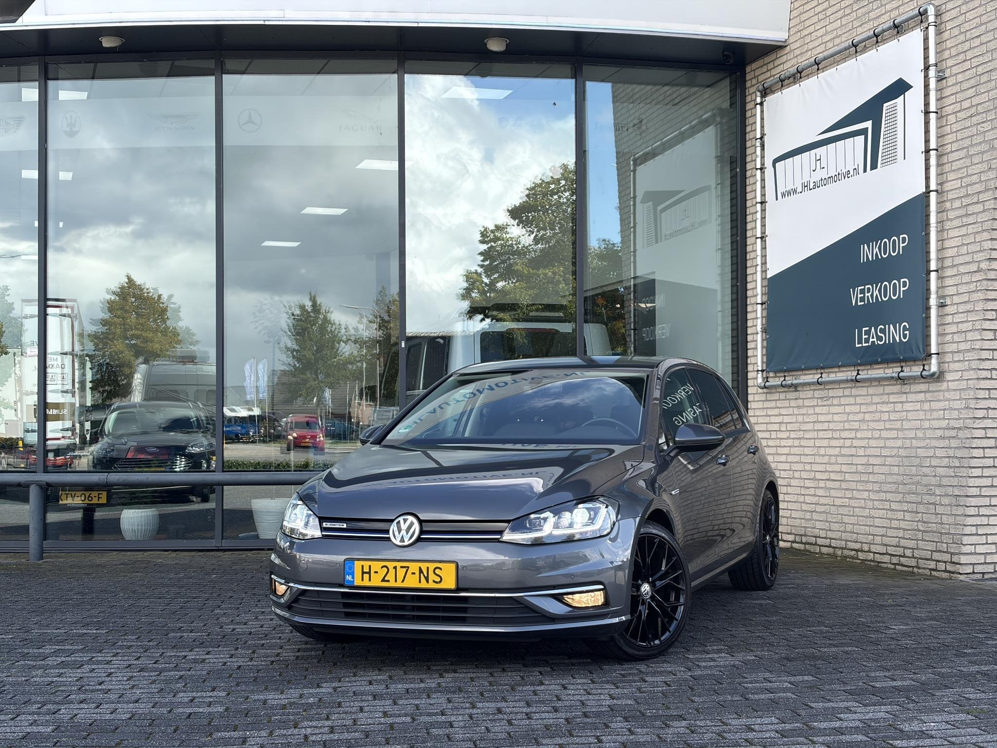 Volkswagen Golf 1.5 TSI*ACC*NAVI*ECC*MASSAGE*LED*CARPLAY*LMV, Voorwielaandrijving, 4 cilinders, 1210 kg, Origineel Nederlands