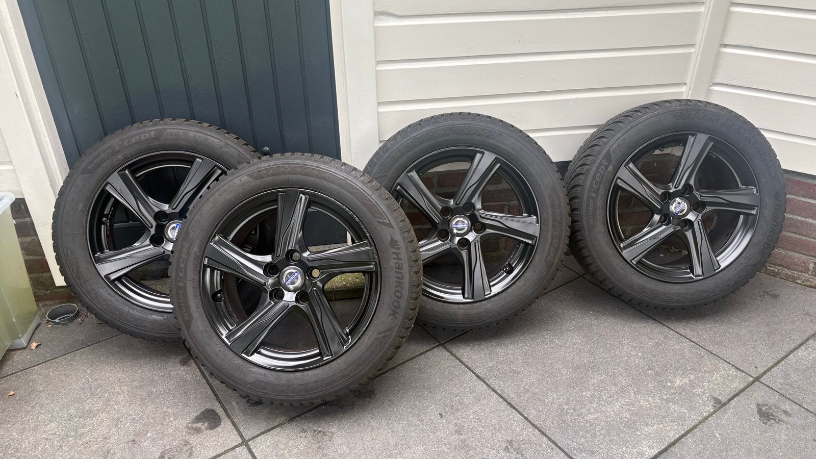 Volvo V40 R-Design Winterbanden met Velgen (zie factuur), Auto-onderdelen, Ophalen, Gebruikt, 16 inch, Banden en Velgen