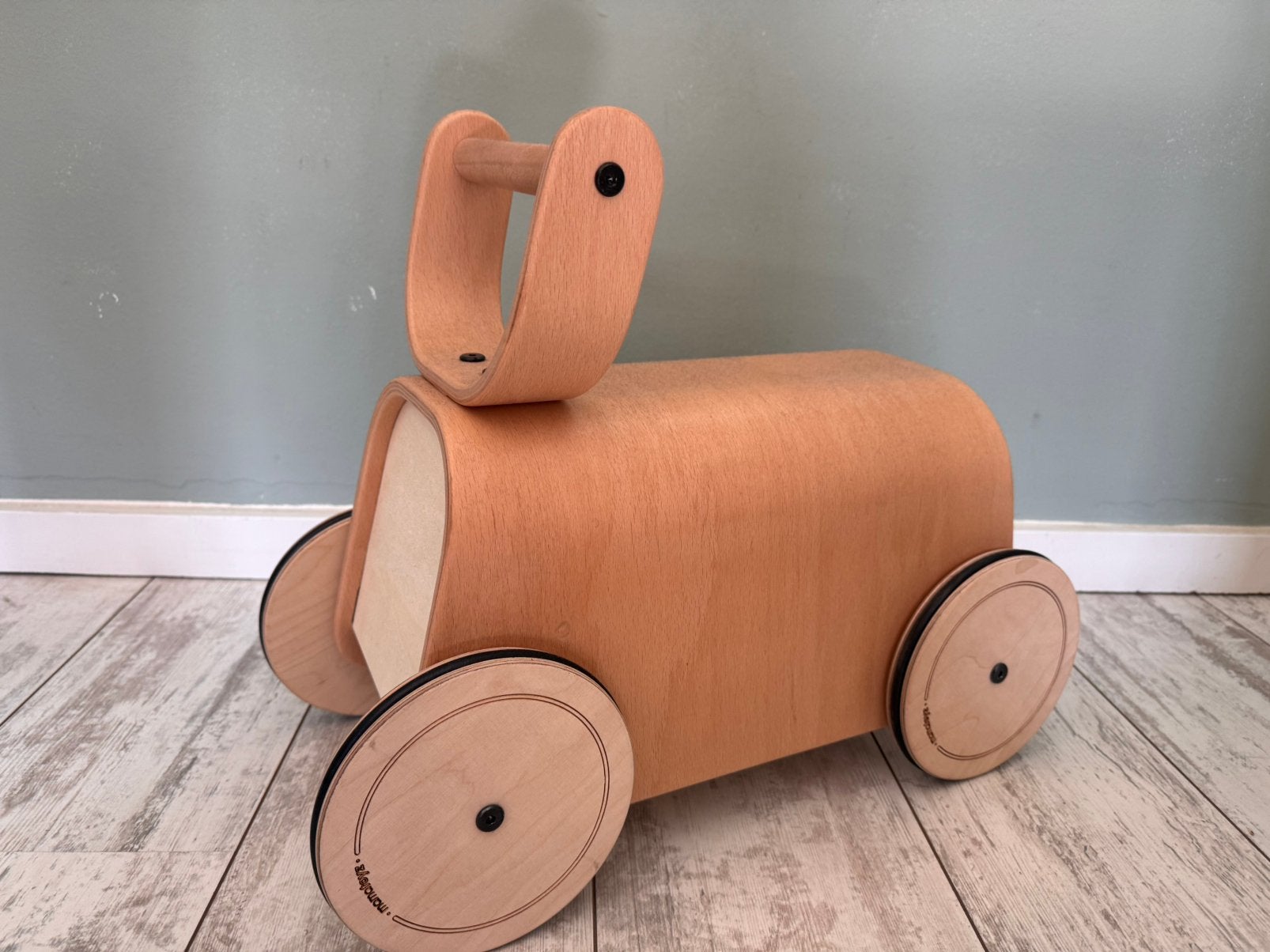 Mamatoyz houten loopwagen auto, Ophalen, Zo goed als nieuw, Duw- of Trekspeelgoed