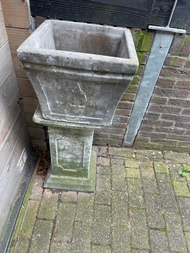 Betonnen bloembak met pilaar, Gebruikt, Minder dan 60 cm, Vierkant, Ophalen of Verzenden