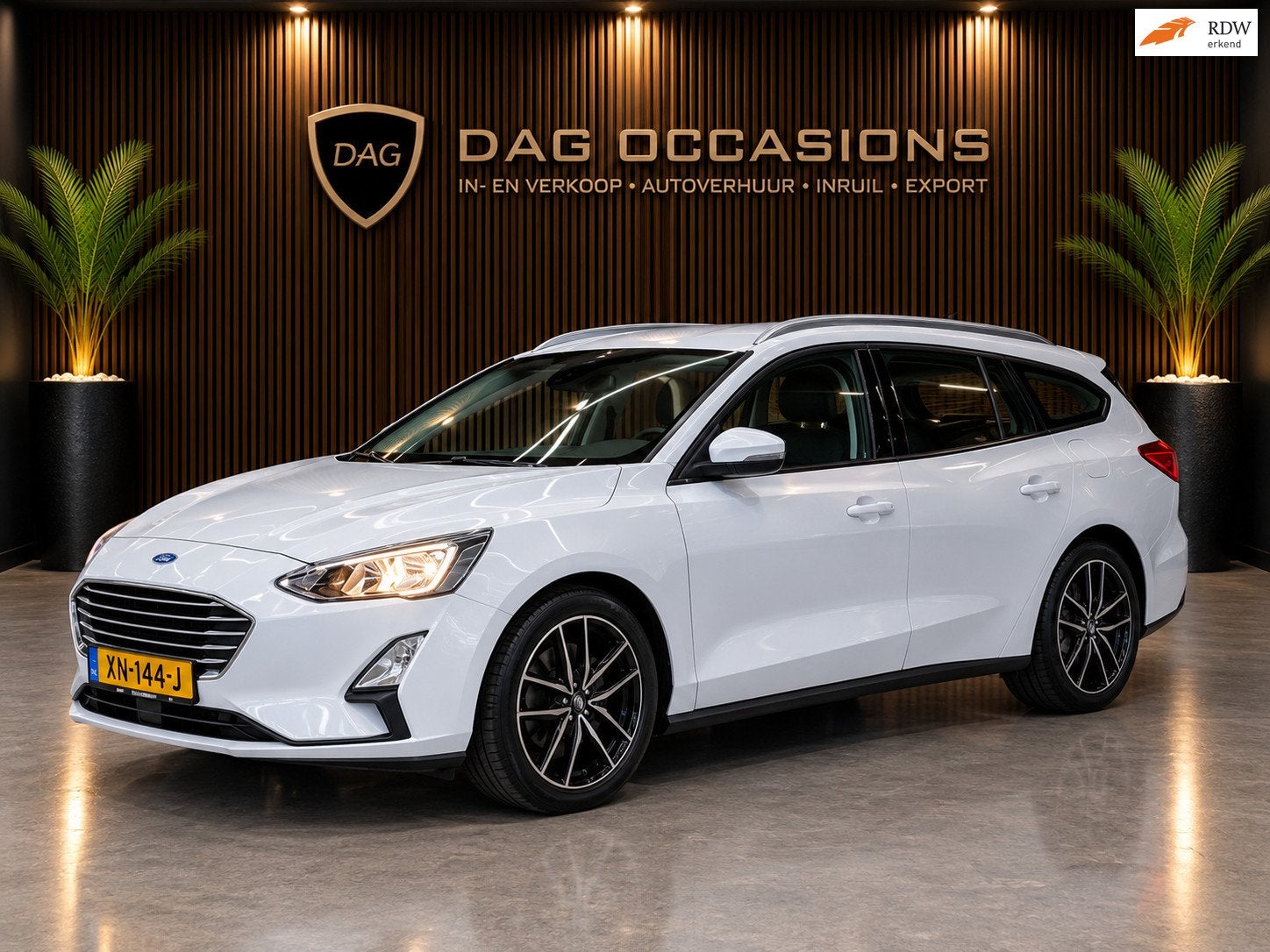 Ford Focus Wagon 1.0 EcoBoost NAV|CRUISE|CARPLAY|TREKHAAK, Auto's, Gebruikt, 1283 kg, Wit, Origineel Nederlands
