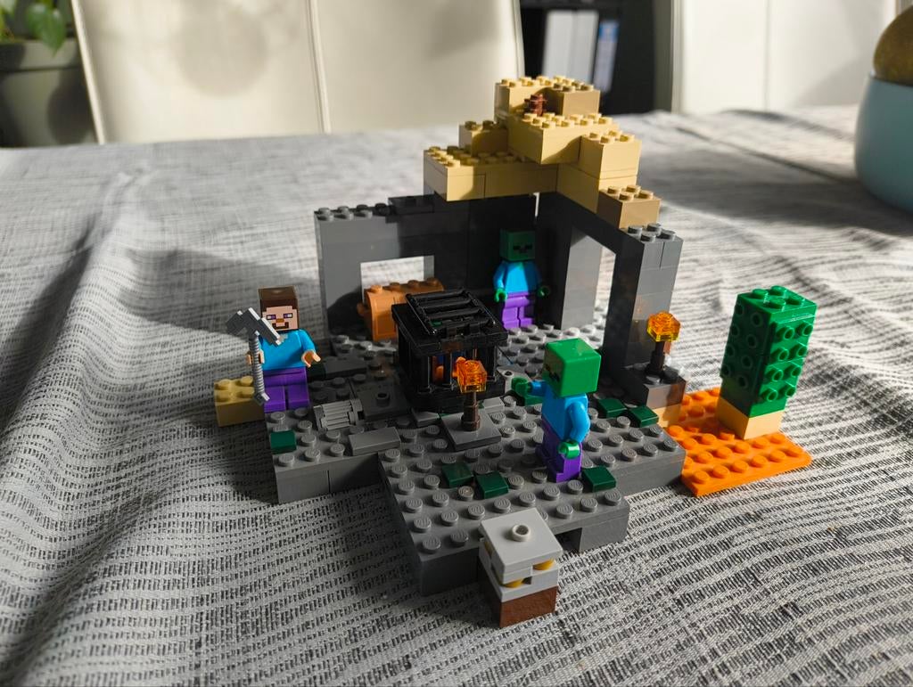 LEGO Minecraft 21119 De Kerker, Ophalen of Verzenden, Zo goed als nieuw, Complete set, Lego