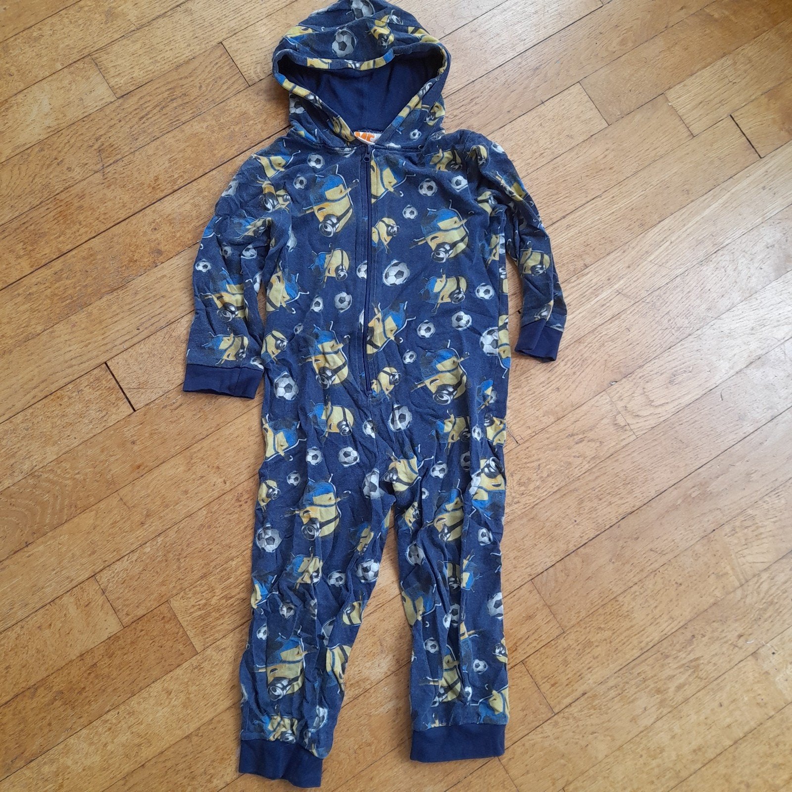 Minions Voetbal Onesie Pyjama Maat 104/110, Kinderen en Baby's, Ophalen of Verzenden, Gebruikt, Jongen, Nacht- of Onderkleding