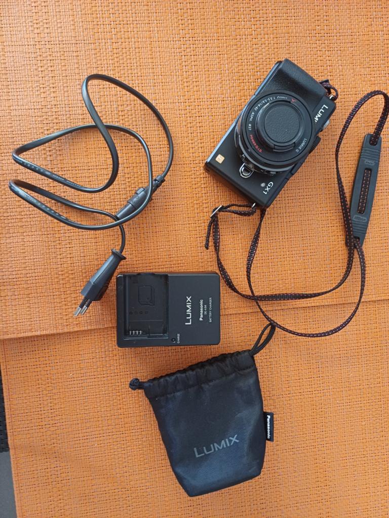 Panasonic Lumix DMC-GX1 Compact Camera met Oplader, Ophalen of Verzenden