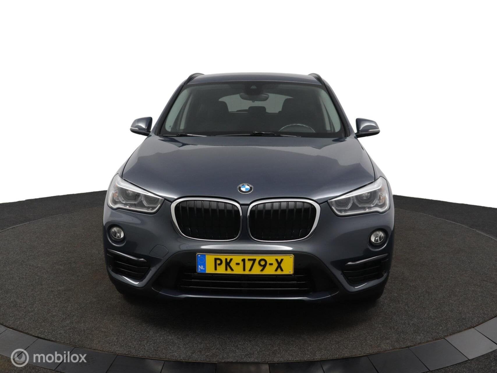 BMW X1 sDrive18i Exe CARPLAY TREKHAAK AIRCO NAVI CRUISE, Auto's, Gebruikt, Origineel Nederlands, Automatische klimaatregeling