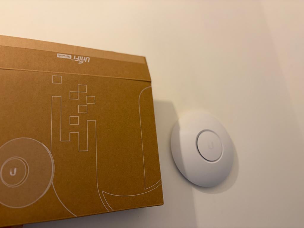 Ubiquiti UniFi UAP-AC-LITE Access Point - Zo goed als nieuw, Ophalen of Verzenden, Zo goed als nieuw