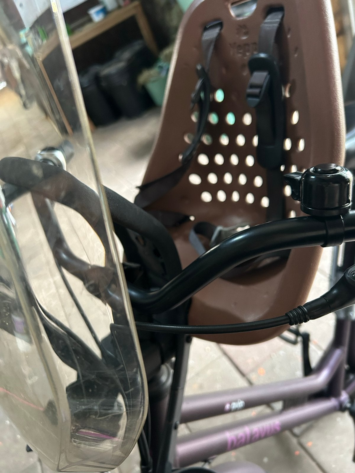 Yepp fietsstoeltje voorop met windscherm, Fietsen en Brommers, Fietsaccessoires | Fietsstoeltjes, Gebruikt, Voorzitje, 0 t/m 13 kg