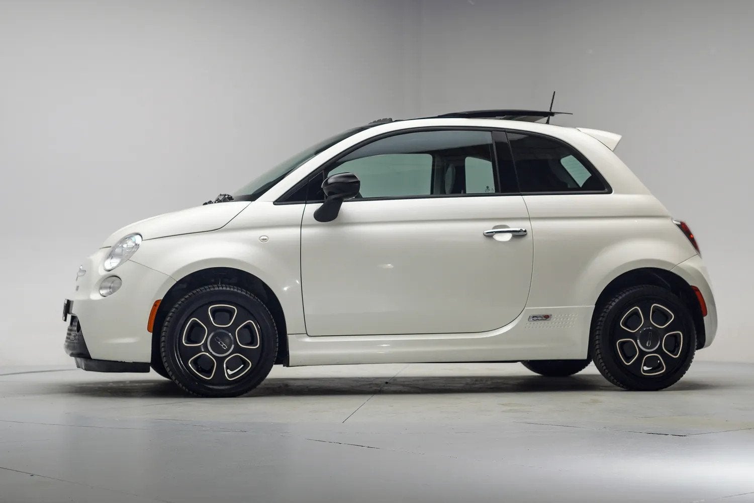 Fiat 500E 24kwh [ Leder Panoramadak Climate ] (bj 2017), Automaat, 0 cilinders, Gebruikt, 1350 kg