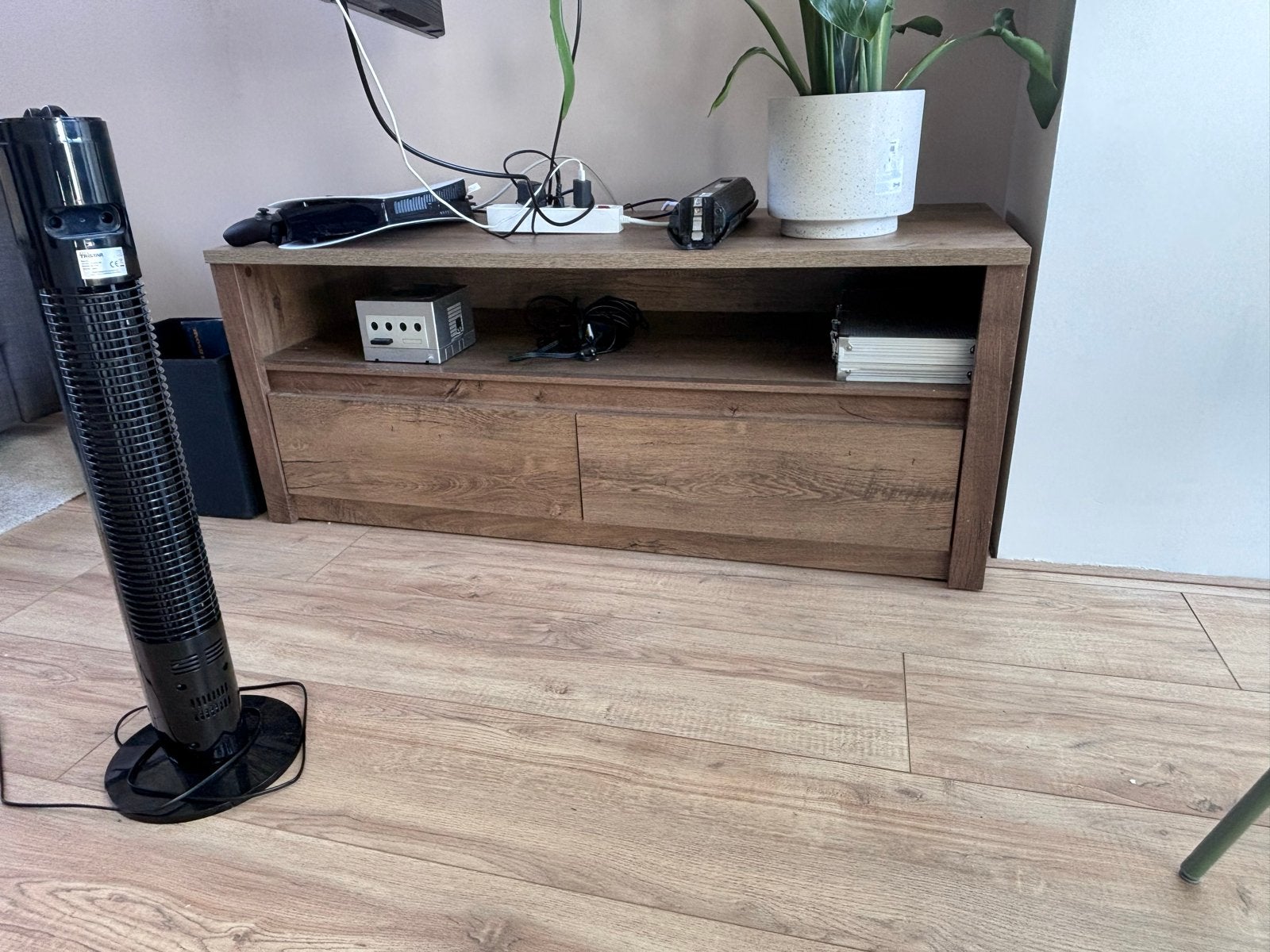 TV Meubel JYSK Vedde - Prima staat, 100 tot 150 cm, Ophalen of Verzenden, Zo goed als nieuw, Minder dan 100 cm