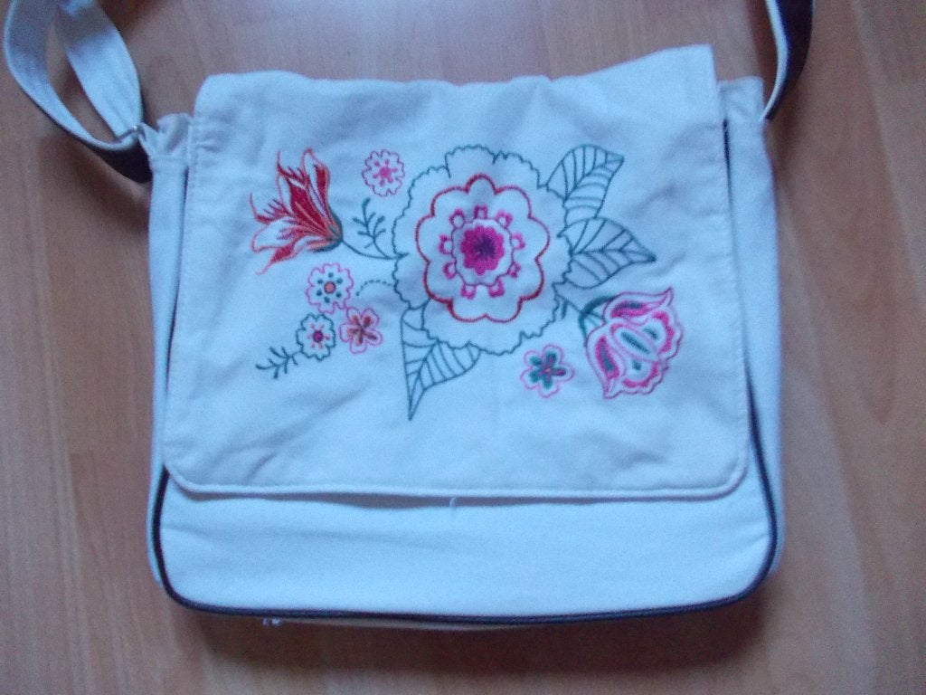 Leuke schoudertas tas, wolwit met bloemen., Ophalen, Zo goed als nieuw, Wit