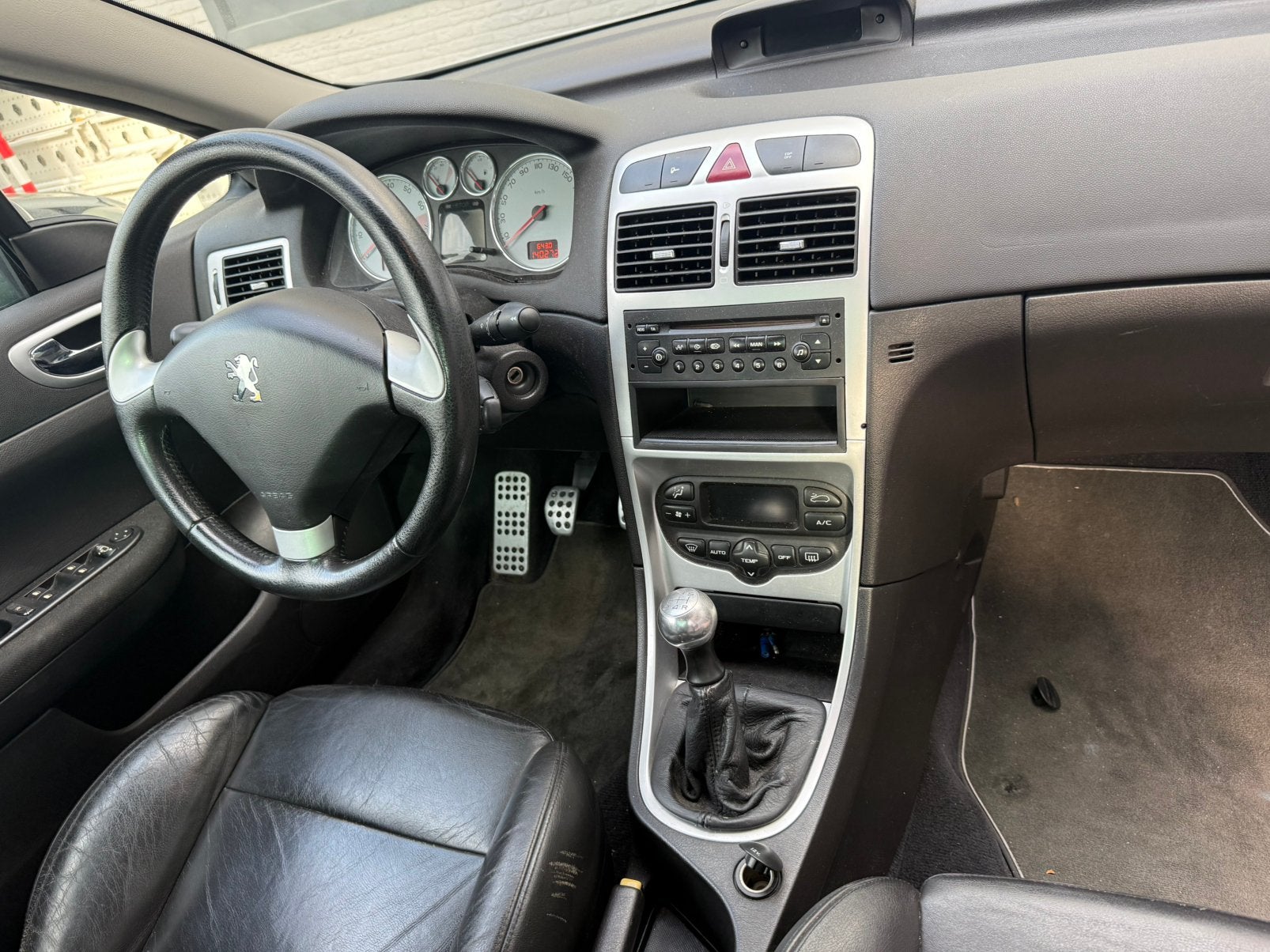 Cabrio Peugeot 307 1.6 16V CC silver, Auto's, 730 kg, Zwart, 4 cilinders, Cabriolet