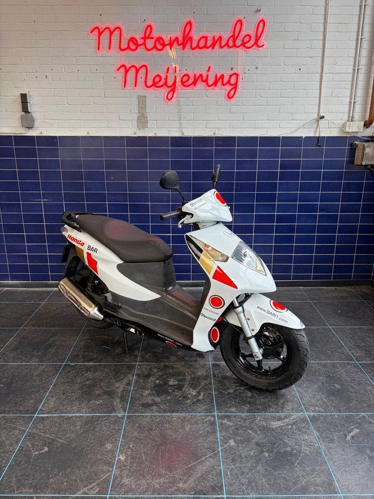 Honda Scooter SES 150 Dylan A2 35KW, Motoren, Motoren | Honda, Cco@honda-eu.com, Scooter, Rivium Boulevard 222A
2909LK  Capelle Aan De Ijssel, NL