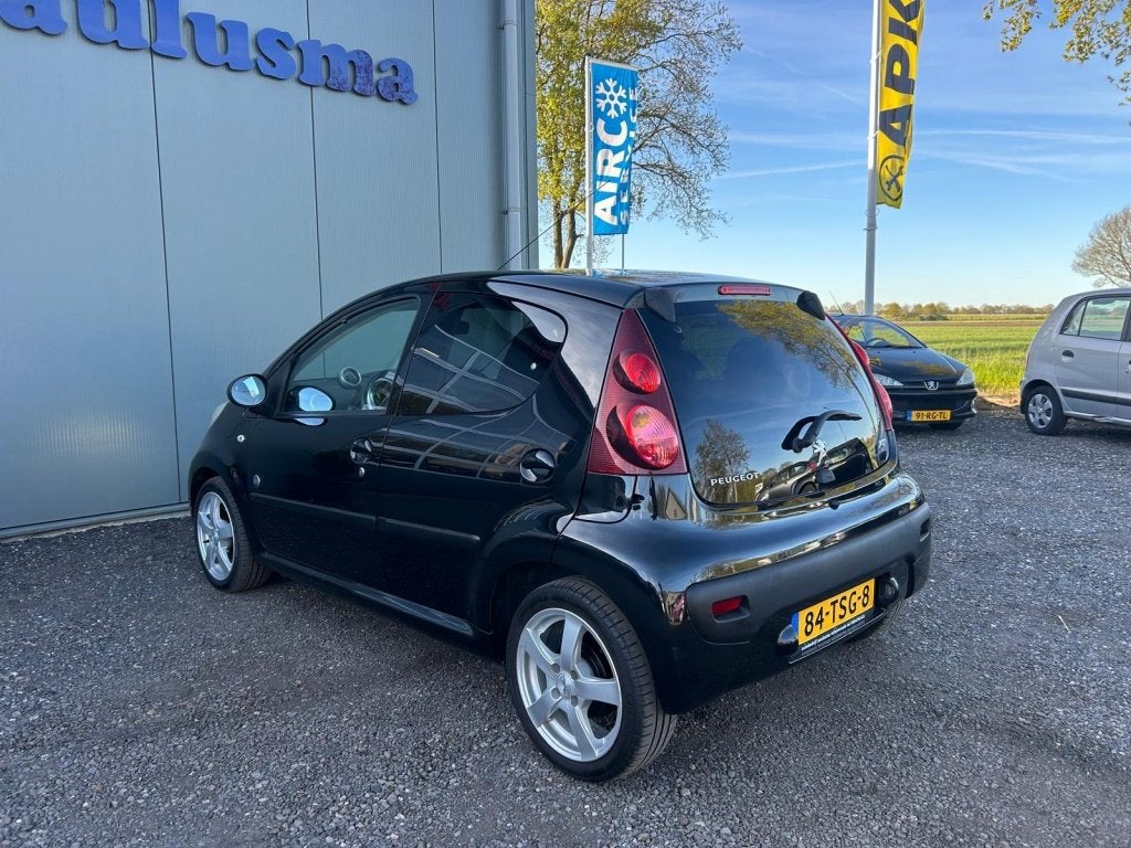 Peugeot 107 1.0 Envy Airco|Bluetooth|Lm-velgen (bj 2012), Auto's, Euro 5, Stof, Gebruikt, Zwart