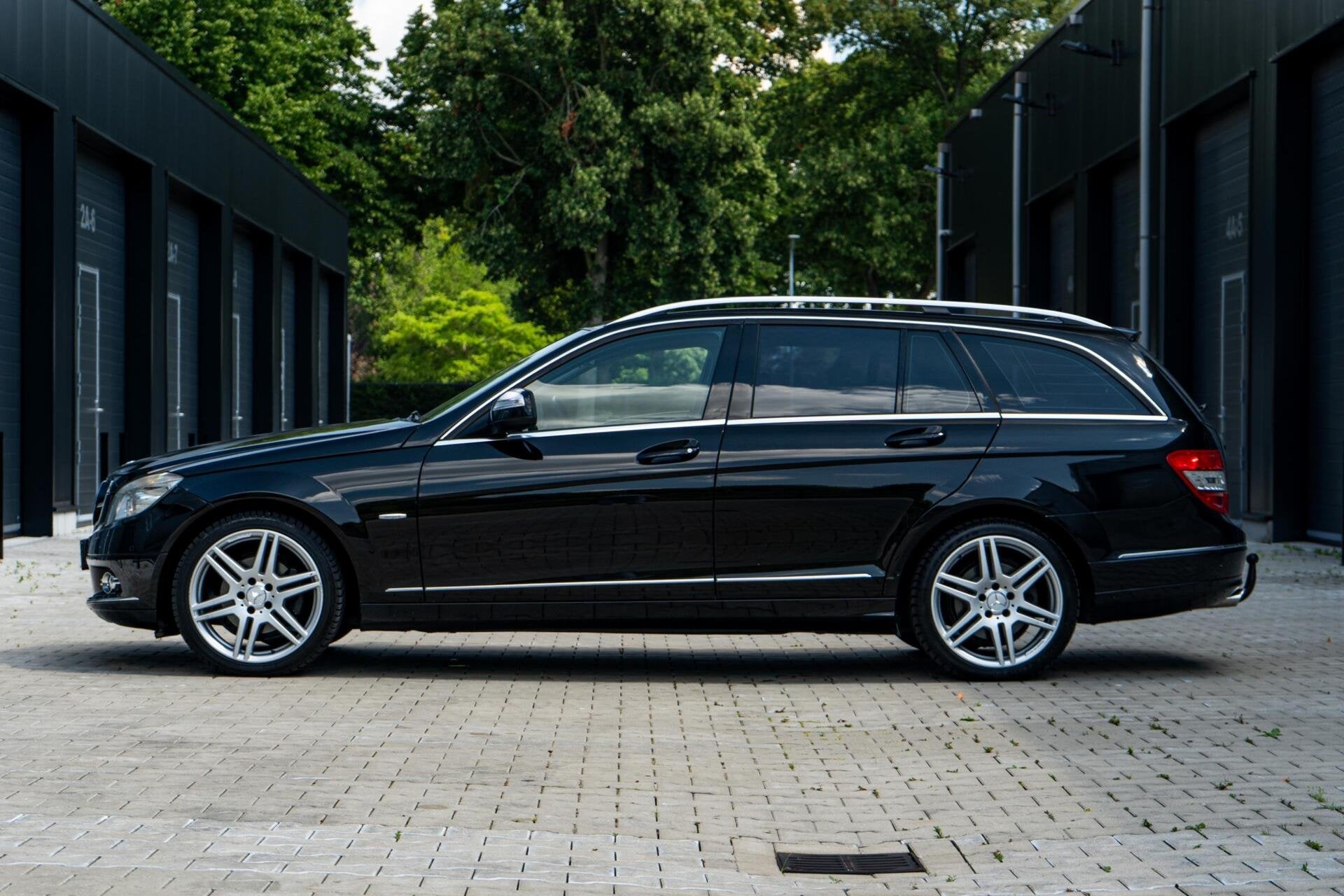 Mercedes C-klasse Estate 280 Avantgarde *Automaat*, Automaat, Achterwielaandrijving, Zwart, 93 €/maand