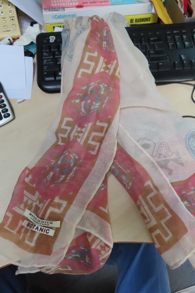 Maison Scotch een heerlijke ruime sjaal roze, echt mooi!, Verzenden, Zo goed als nieuw, Maat 42/44 (L), Sjaal