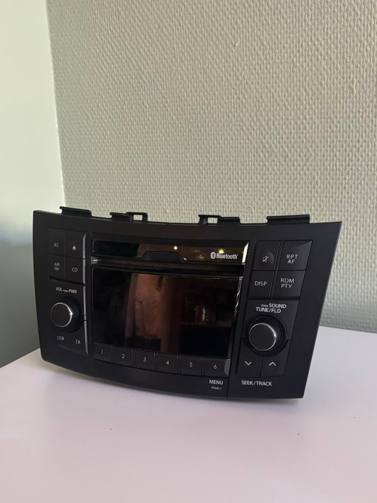 Autoradio Suzuki Swift - Origineel met Bluetooth en USB, Auto diversen, Autoradio's, Gebruikt, Ophalen of Verzenden