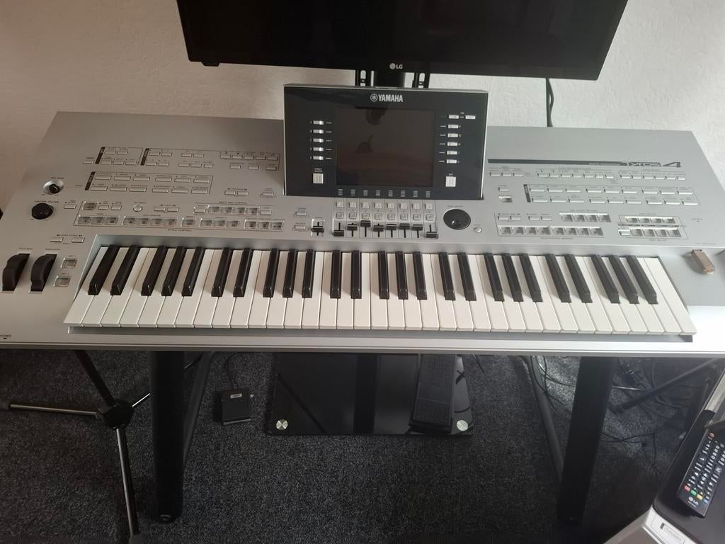 Tyros 4, Ophalen, Zo goed als nieuw, 61 toetsen, Yamaha