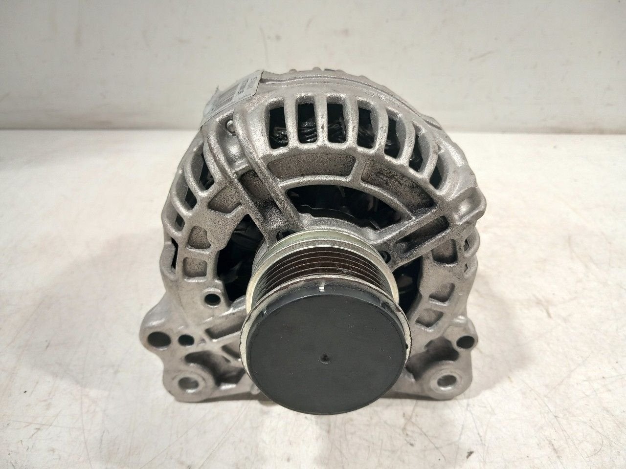 Dynamo Volkswagen Passat, Onderdelen@venauto.nl, Van der Ven Autorecycling B.V., Gebruikt, Ettenseweg 76, 4706 PB Roosendaal, The Netherlands