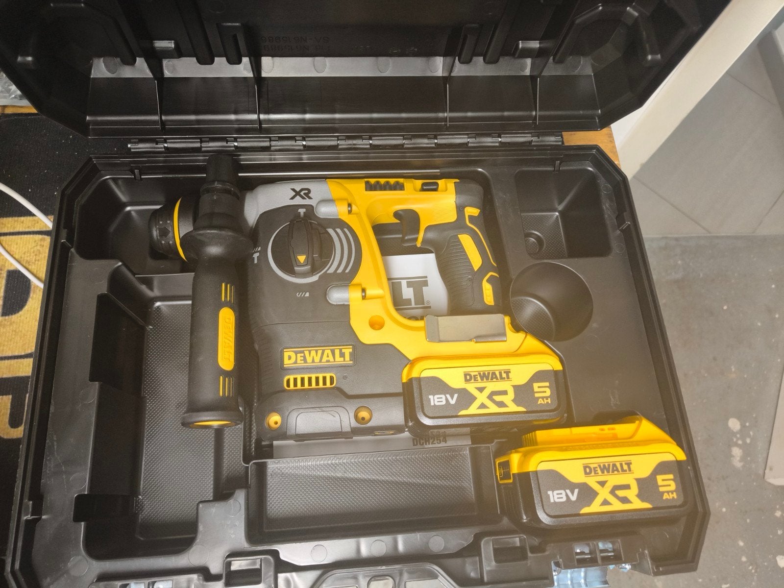Nieuwe DeWalt DCH273 Boorhamer - 2x 18v 5ah accu in tstak, Ophalen, 600 watt of meer, Boor- en/of Breekhamer, Nieuw