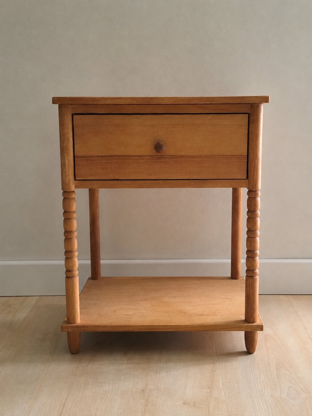 Essenhoutje nachtkastje van Zara Home, Huis en Inrichting, Slaapkamer | Nachtkastjes, Nieuw, 45 tot 65 cm, Hout, 55 tot 70 cm