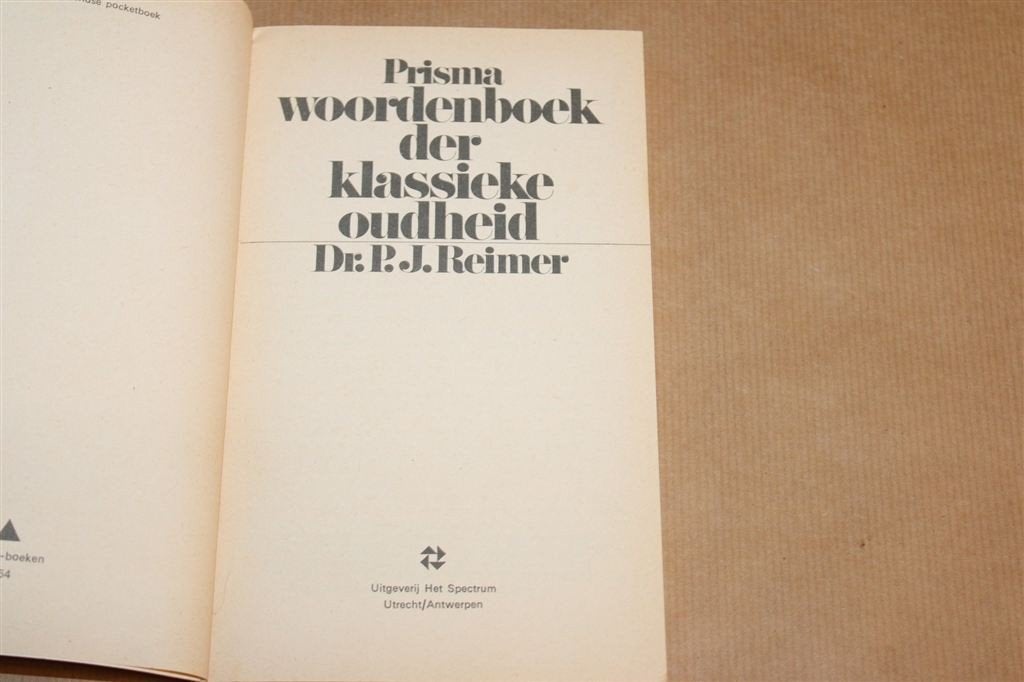 Prisma Woordenboek der Klassieke Oudheid — 9e Druk 1977, Ophalen of Verzenden, Gelezen, Van Dale