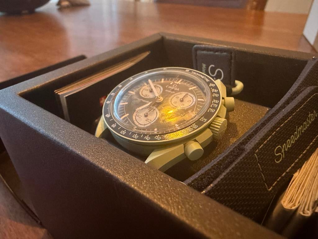 Swatch x Omega Moonswatch Mission to Earth, Sieraden, Tassen en Uiterlijk, Horloges | Heren, Kunststof, Polshorloge, Ophalen of Verzenden