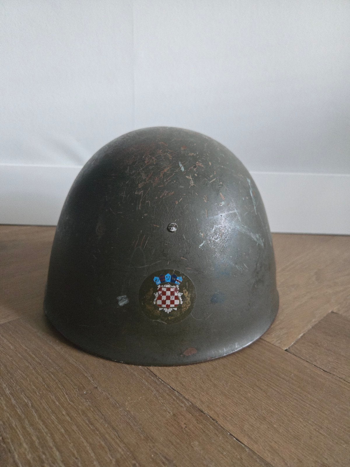Spaanse M42/79 helm; Kroatische Onafhankelijkheidsoorlog, Ophalen of Verzenden, Landmacht, Overige gebieden, Helm of Baret