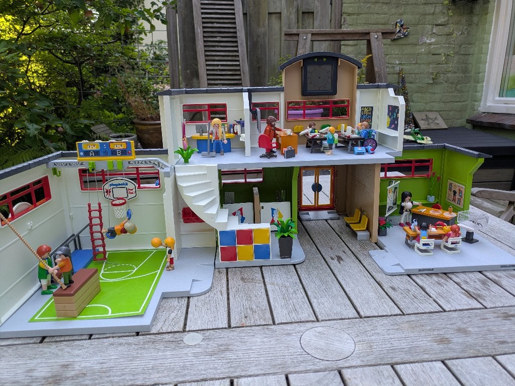 playmobil Grote School (9453) en Gymzaal (9454) + inrichting, Ophalen, Complete set, Overige typen, Zo goed als nieuw