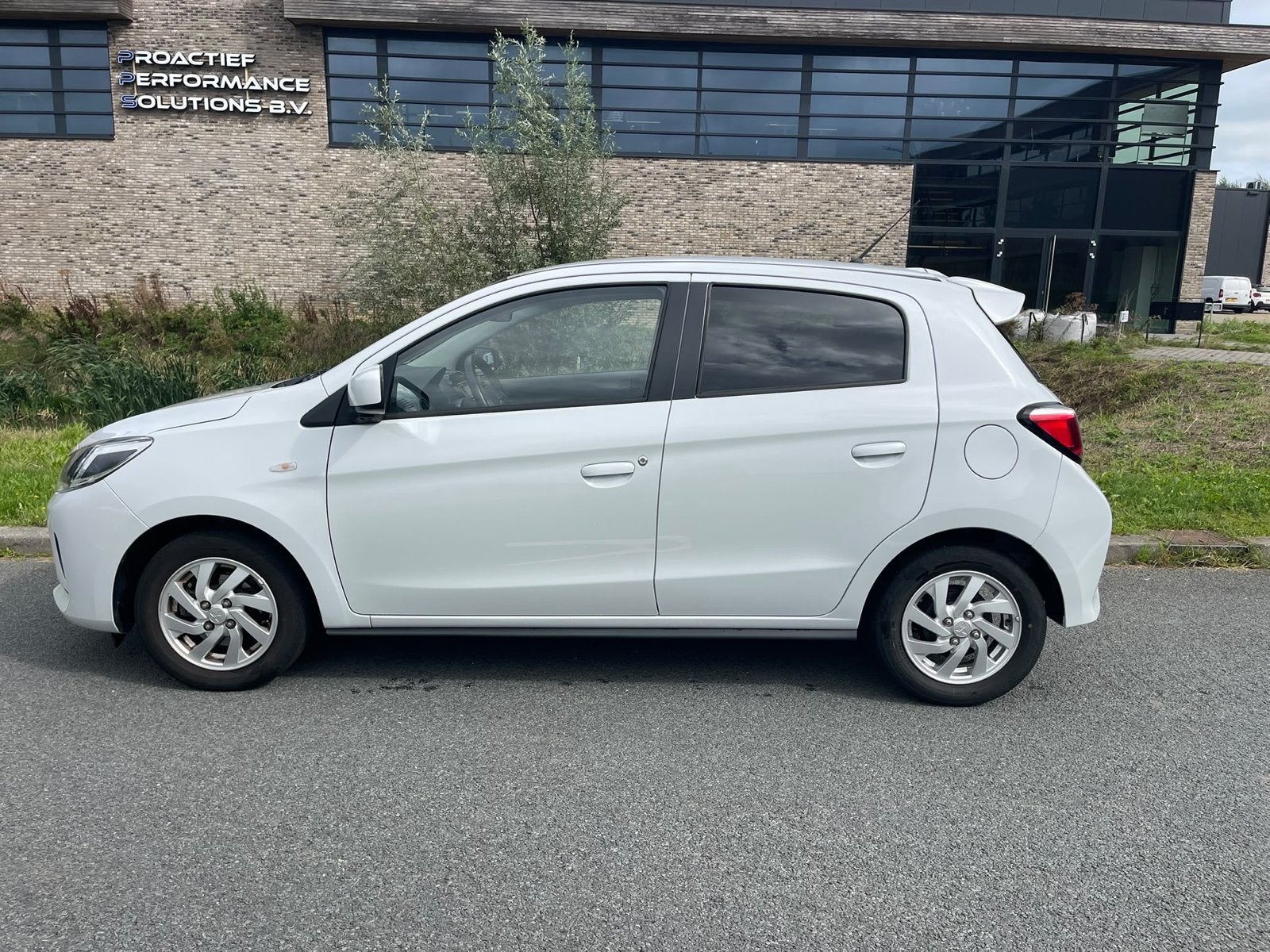 PRIVATE LEASE  overname Mitsubishi Space Star, Voorwielaandrijving, Dealer onderhouden, Stof, Wit