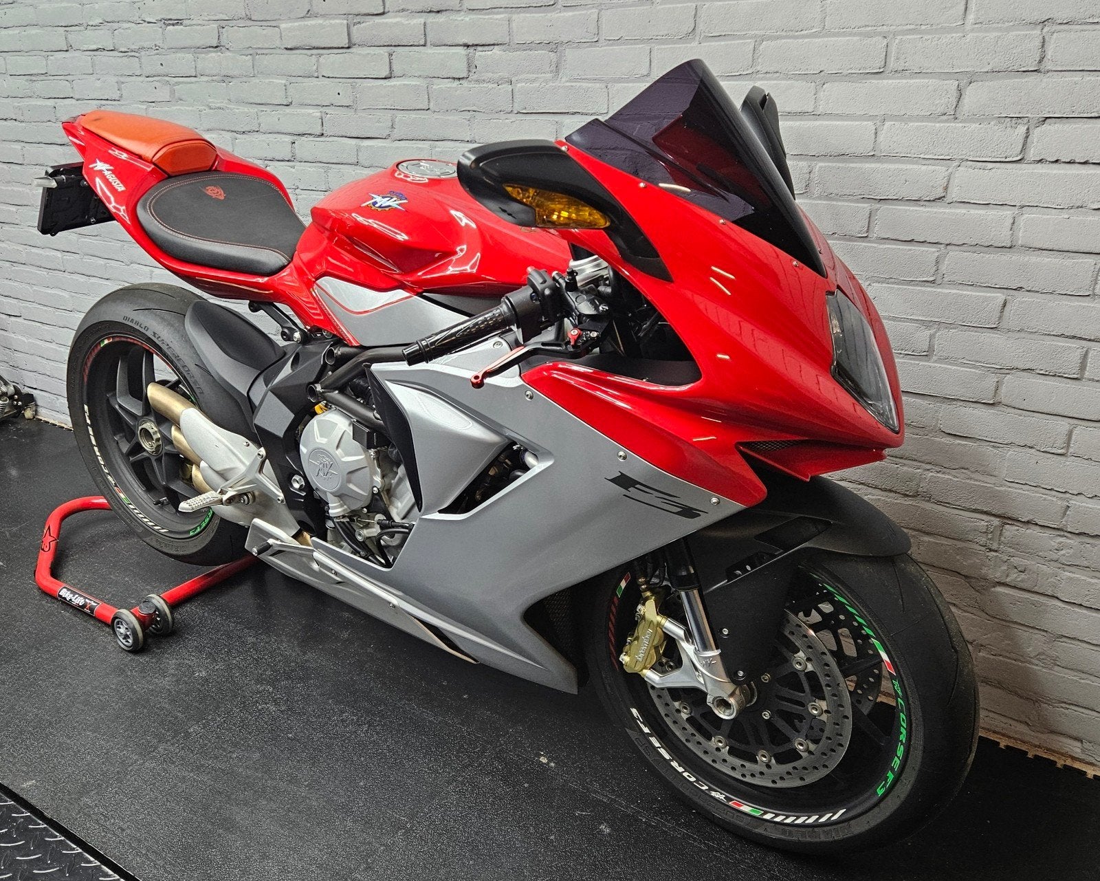 MV Agusta F3 675 2012, Motoren, 675 cc, Motorrijbewijs A, Gebruikt, 3 cilinders