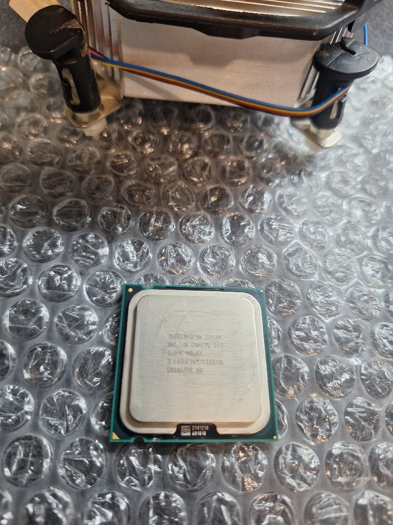 Intel dual core 775 cpu. + fan, Computers en Software, Processors, Ophalen of Verzenden, Zo goed als nieuw, 2-core, 3 tot 4 Ghz