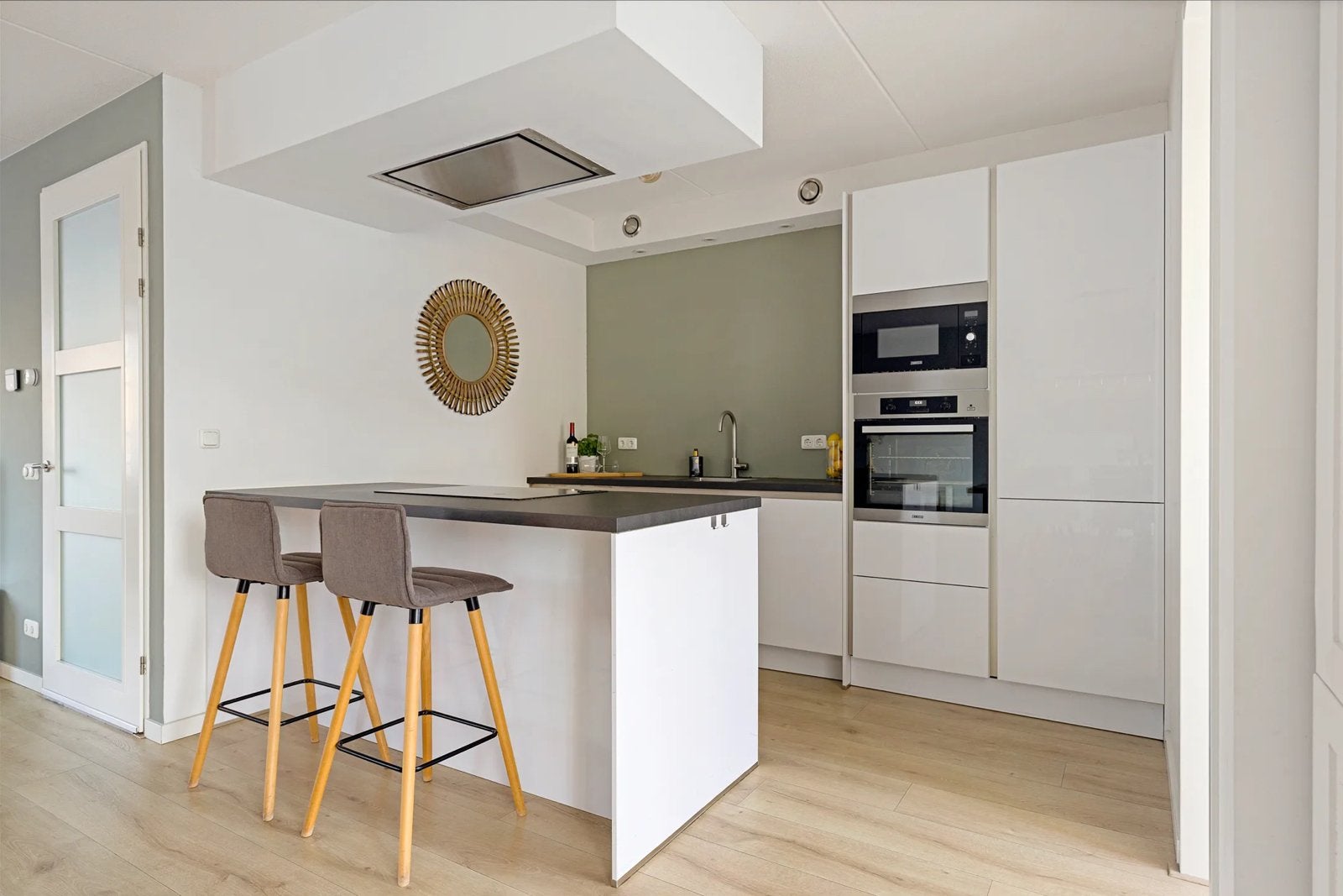 Hoogglans witte keuken met eiland en apparatuur, Ophalen, Gebruikt, Overige materialen, Wit