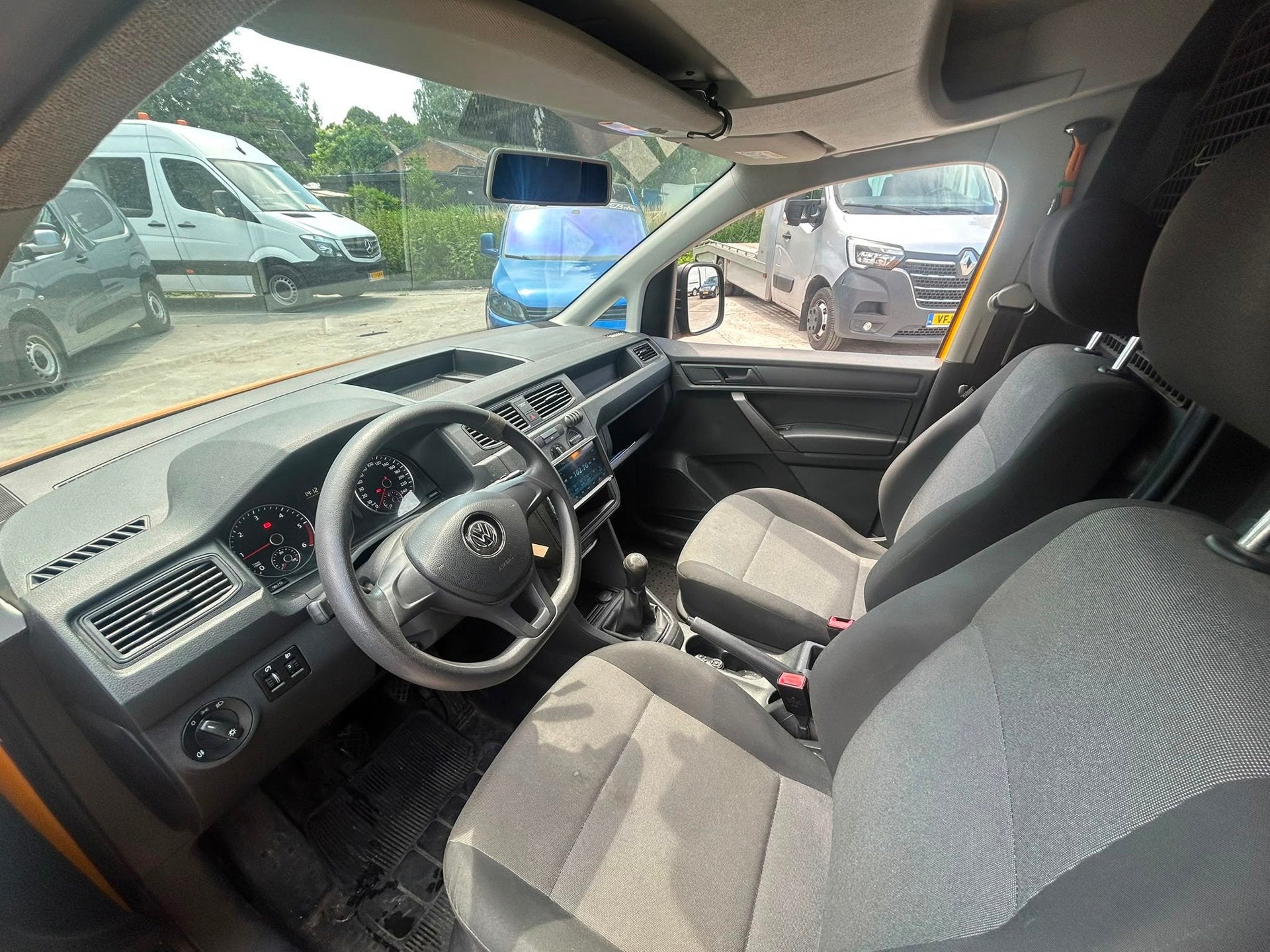 Volkswagen Caddy 2.0 TDI L1H1 BMT Easyline euro 6, Voorwielaandrijving, Dealer onderhouden, Stof, Gebruikt