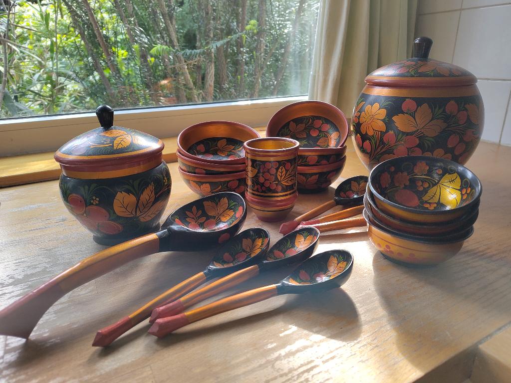 Khokhloma handbeschilderd houten servies, Antiek en Kunst, Ophalen