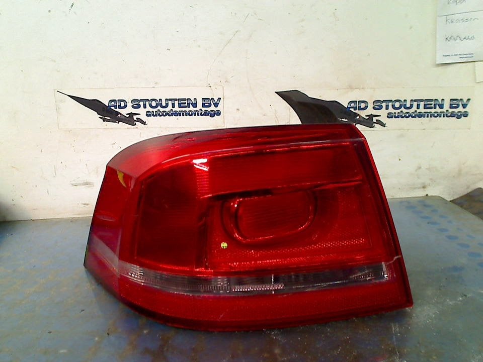 Achterlicht Links Volkswagen Passat (362) 2011 3AE945095F, Auto-onderdelen, Verlichting, Gebruikt, Volkswagen, Volkswagen AG, Kundenbetreuung@volkswagen.de